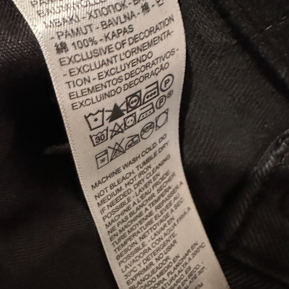 Levi’s High Waisted Mom Jean Black. Size25/27 on tags. Destruction. 💯 Cotton. - Picture 9 of 12